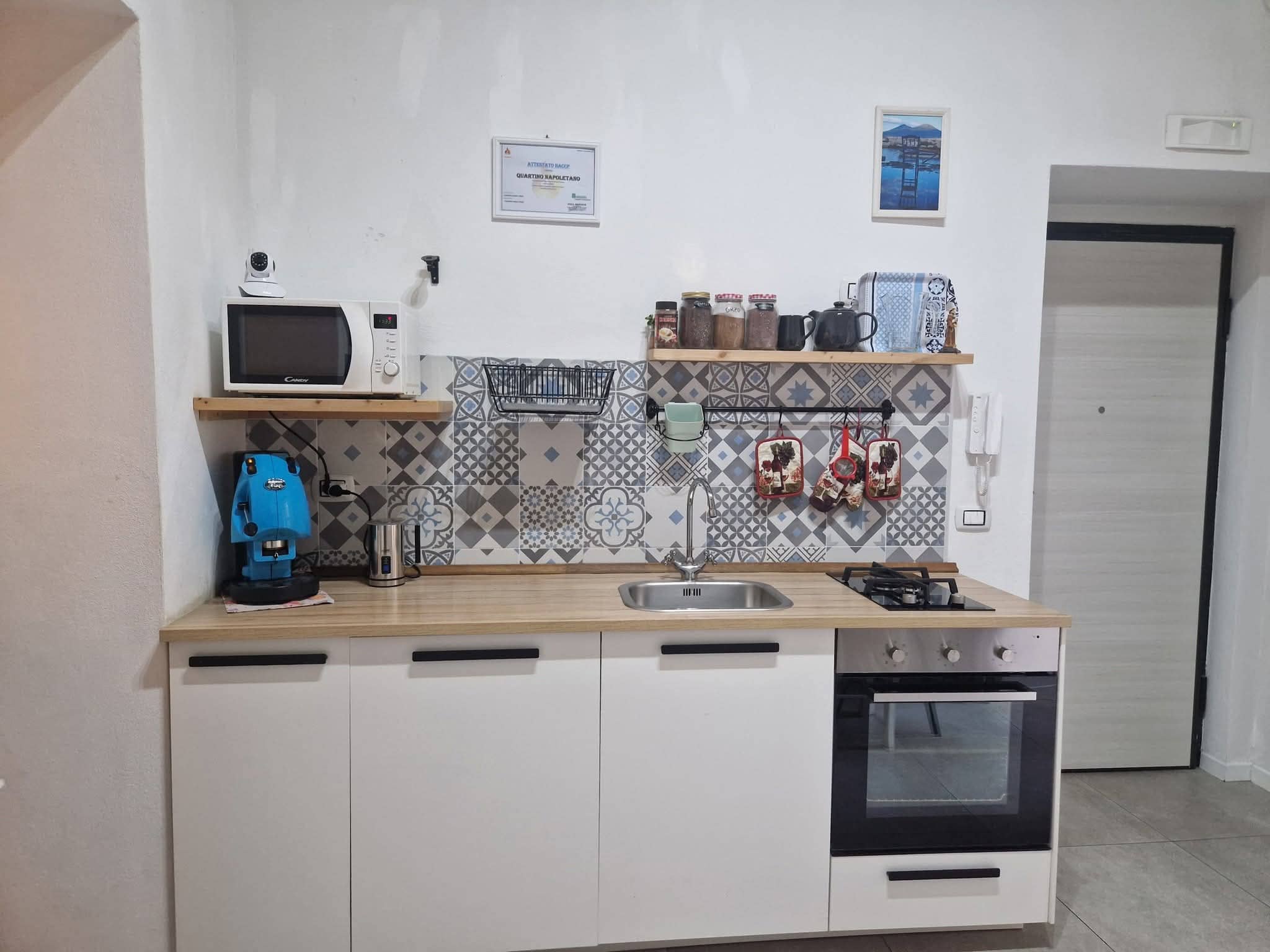 Colazione italiana tradizionale Quartino Napoletano - Cornetti freschi, sfogliatelle napoletane, caffè espresso, buffet completo