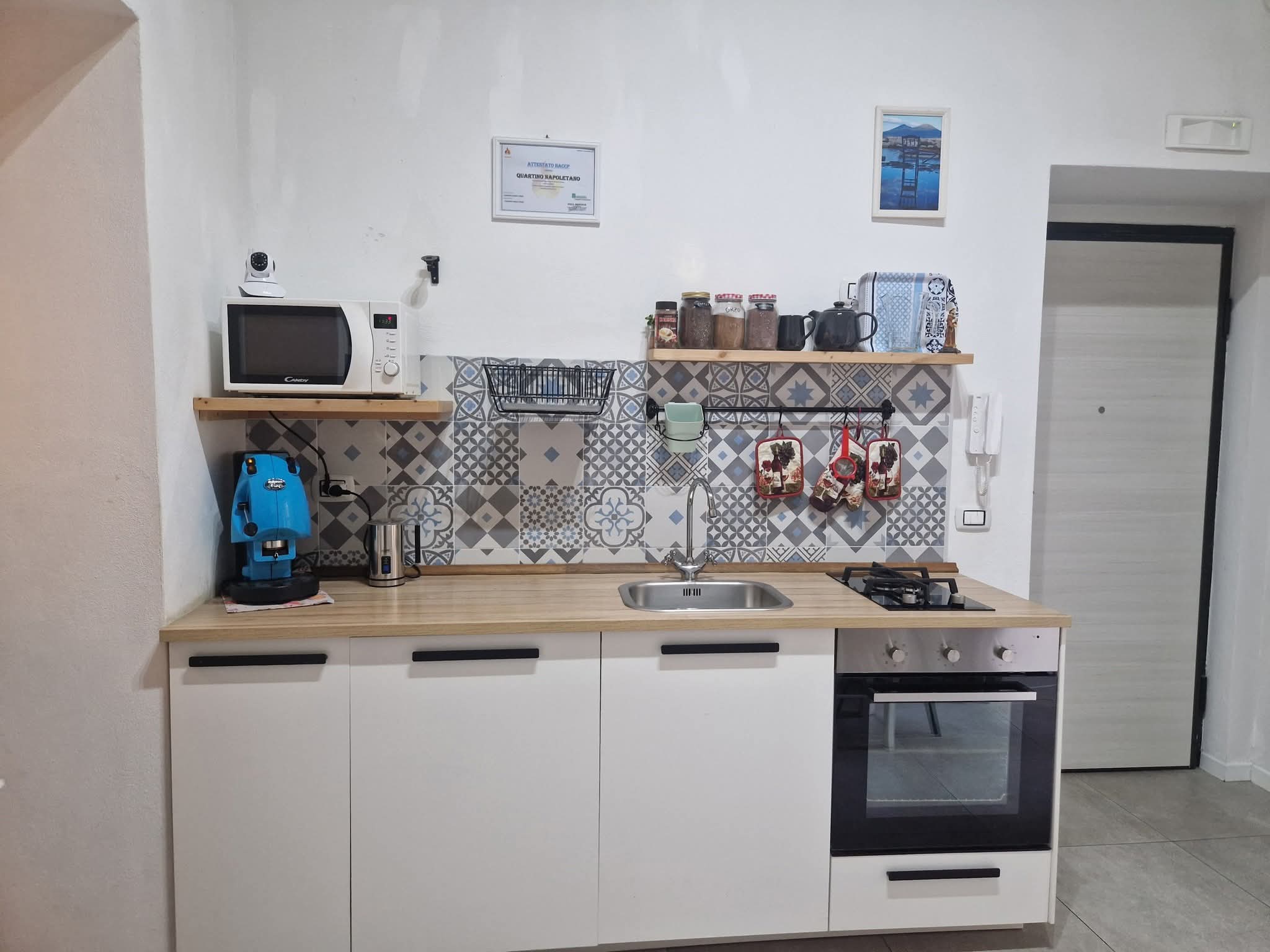 Colazione italiana tradizionale Quartino Napoletano - Cornetti freschi, sfogliatelle napoletane, caffè espresso, buffet completo