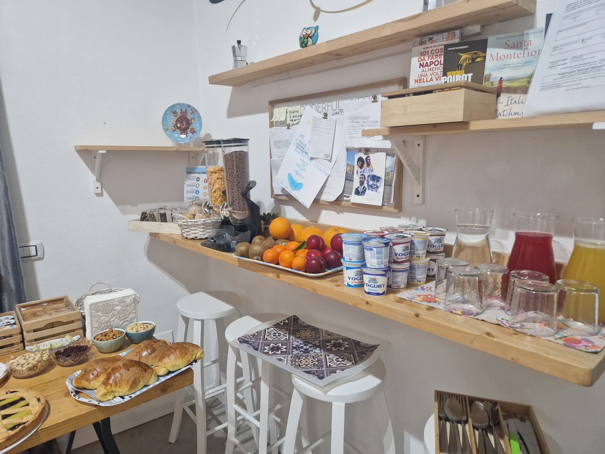 Buffet colazione Quartino Napoletano - Prodotti locali napoletani, formaggi, salumi, pane fresco, marmellate artigianali