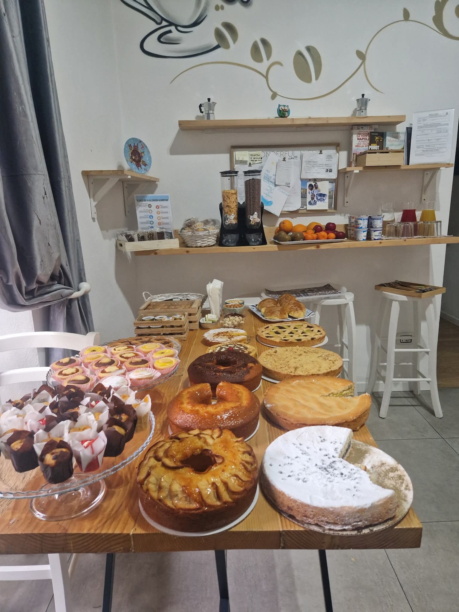Caffè espresso e dolci tradizionali Quartino Napoletano - Pasticceria napoletana, cappuccino, brioche, ambiente elegante