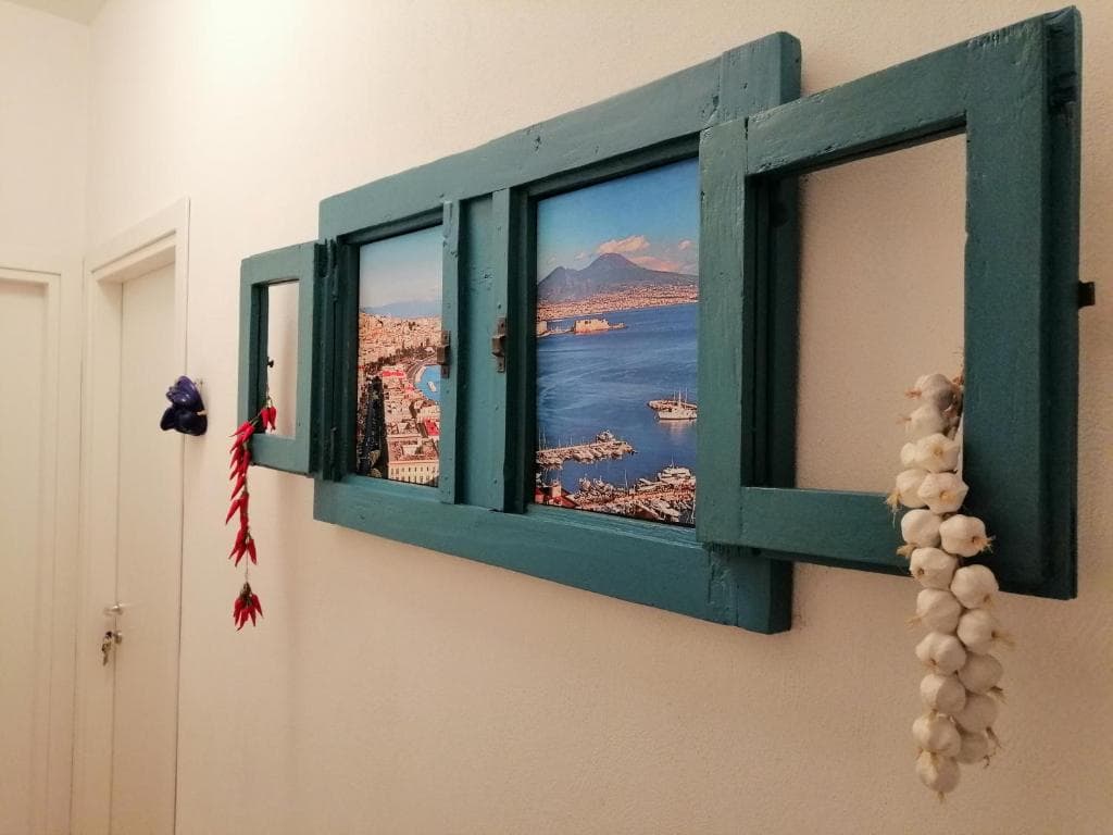 Vista panoramica centro storico Napoli da Quartino Napoletano - Terrazzo, tetti tradizionali, chiese barocche, patrimonio UNESCO